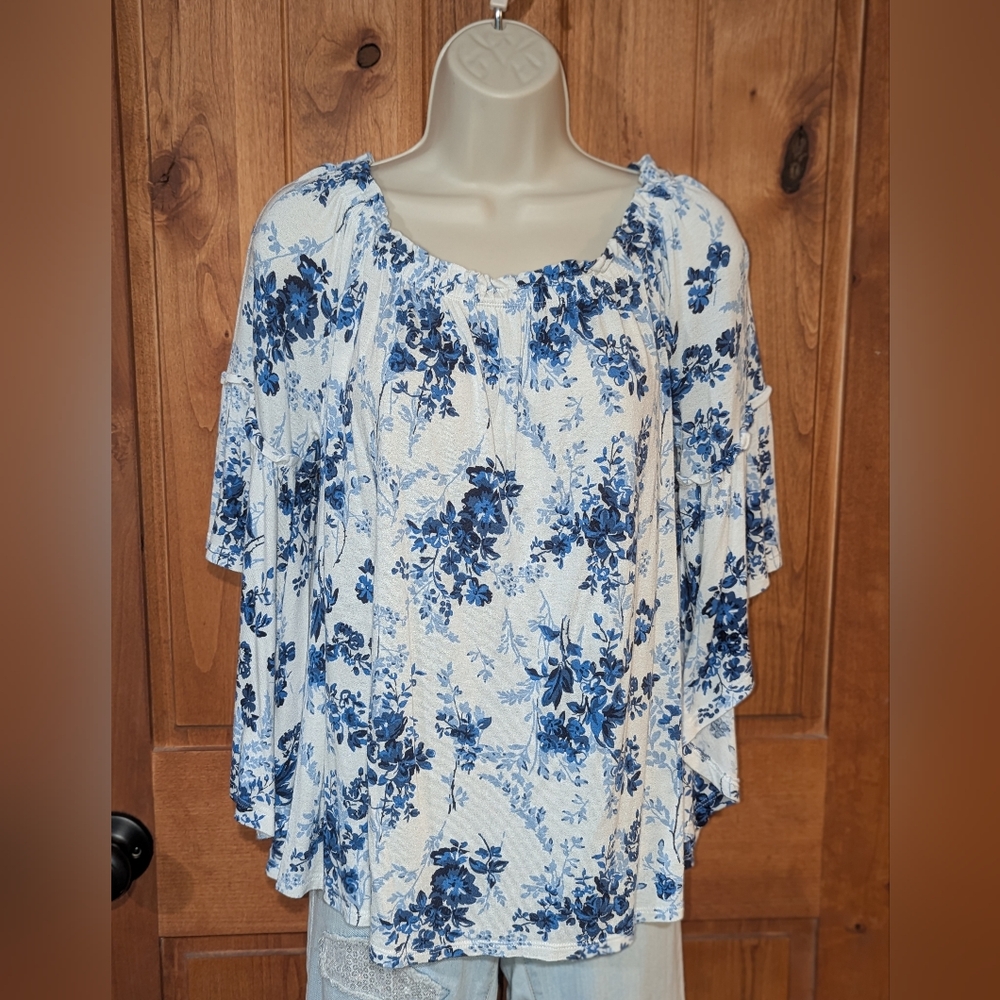 Time and Tru‎ Blue Floral Blouse